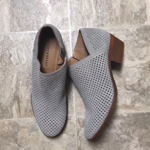 Beautiful neutral Lucky Brand booties